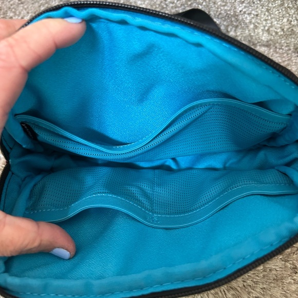 NWOT Rareform Zion Sling Bag. One of a kind. Recycled billboard vinyl. Adjusts - Picture 6 of 10